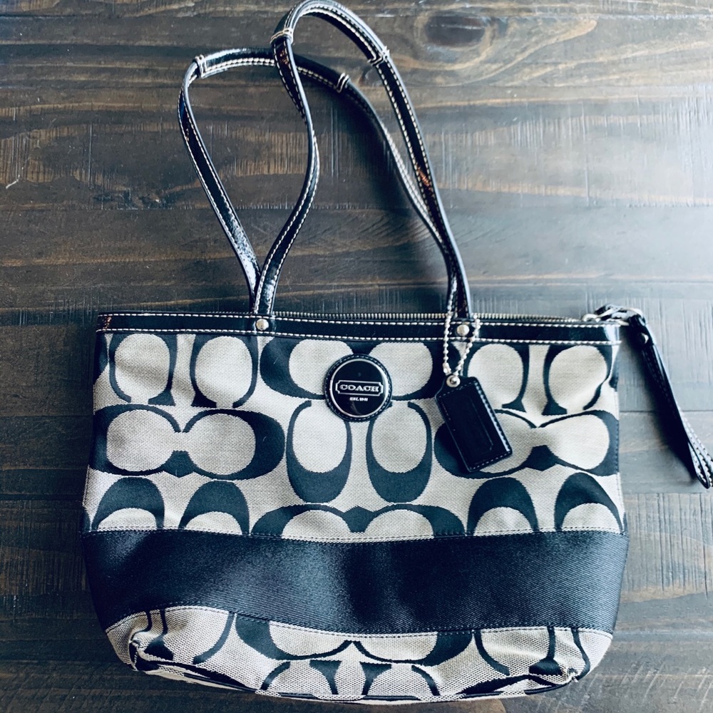 LIKE NEW COACH Signature Shoulder Bag